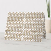 um padrão geométrico branco e dourado
