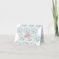 uma flor vermelha sobre fundo preto