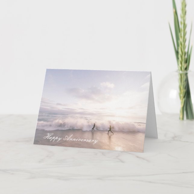 Cartão de aniversário com Casal em execução na pra (Frente)