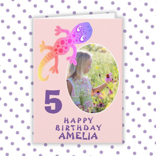 Cartão de aniversário com foto de meninas e lagart