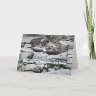 Cartão de aniversário de Hangover com lontras