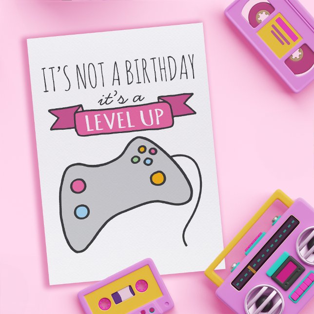 Cartão de Aniversário de Nível Superior (Give the perfect card for that special gamer in your life, featuring a computer game controller.)
