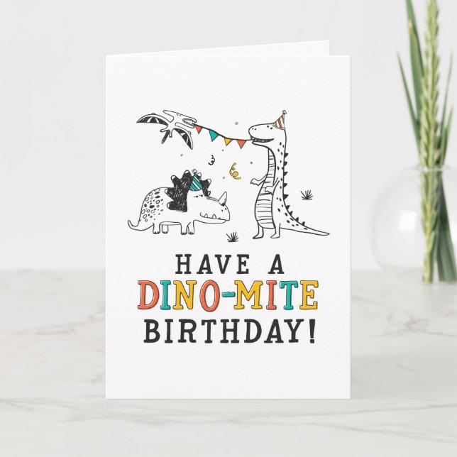 Cartão de Aniversário do Dinossauro Dino-mite (Frente)