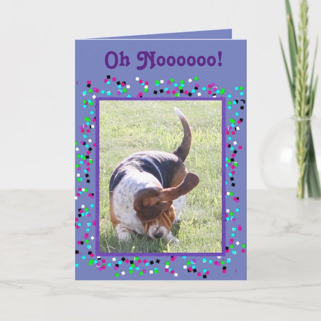 Cartão de Aniversário Engraçado com Basset e Cupca (Frente)