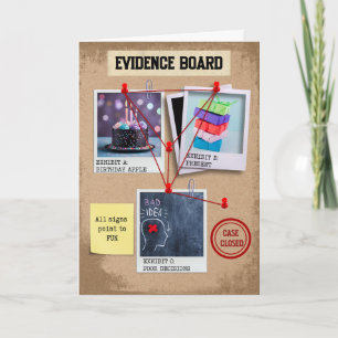 Cartão de Aniversário Engraçado Quadro de Evidênci