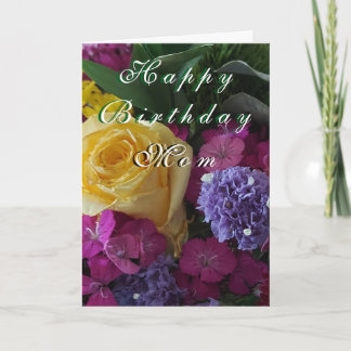 Cartão de aniversário floral dobrado para a mãe