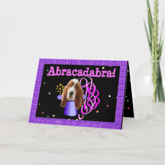 Cartão de aniversário "mágico" com basset hound