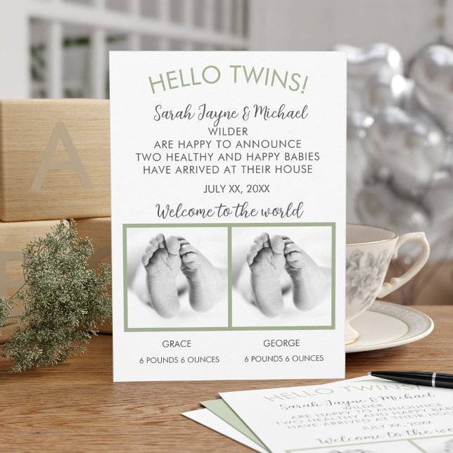 Cartão de Anúncio de Nascimento de Foto do Hello T (A gender neutral birth announcement with space for your new baby photos and Hello Twins text)
