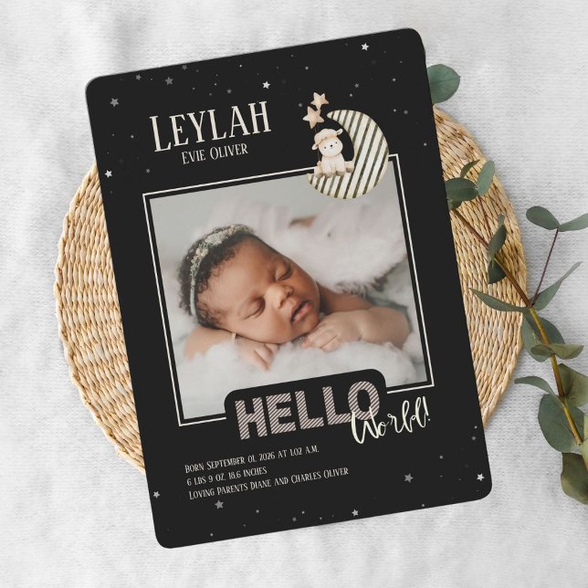 Cartão de Anúncio do Bebê do Mundo Olá (Baby arrival card featuring a striped crescent moon, starry night design, and personalized details.)