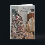 Cartão de Árvore de Natal Elegante Designer<br><div class="desc">Um belo decorado à árvore de Natal dos 90,  com brilho e brilho. Cercados por árvores de Natal peludas brancas e decorações elegantes de férias. Um quarto para uma revista.</div>