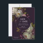 Cartão de Barroco Romântico Floral para Salvar a D<br><div class="desc">Crie uma primeira impressão inesquecível com o nosso Save the Date de foto floral romântica barroca. Este design requintado e duplo apresenta uma luxuriante disposição de flores profundas e sombrias na frente, incorporando perfeitamente uma elegância atemporal. Um delicado emblema circular repousa no centro, enquadrando os detalhes do seu casamento com...</div>