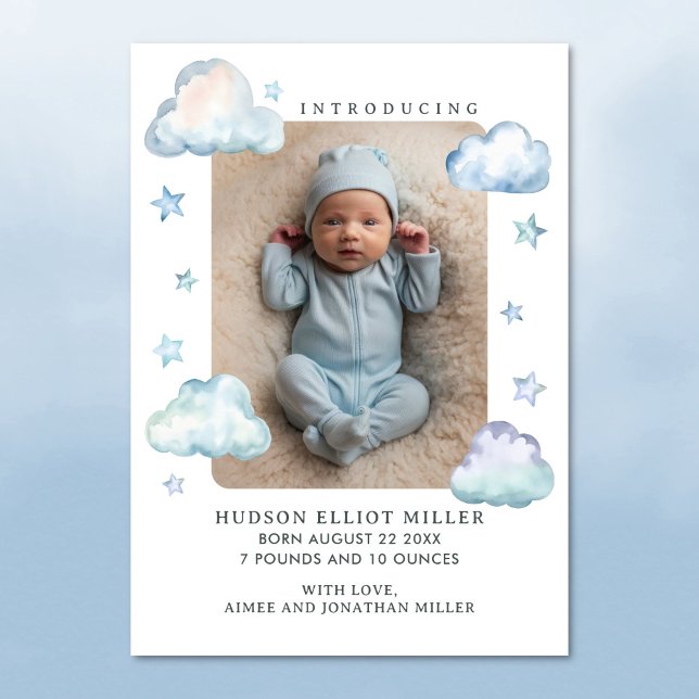 Cartão de Bebê para Nuvens e Estrelas de Anúncio d (Birth announcement card with clouds and stars )