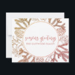 Cartão de Boas Festas Personalizado de Fim de Ano<br><div class="desc">Um bonito cartão de nota de férias "boas festas" dentro de uma moldura circular de pinhas,  azevinho,  ramos de pinheiro. Envie um bilhete de férias com um estilo rústico.</div>