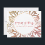 Cartão de Boas Festas Personalizado de Natal<br><div class="desc">Um bonito cartão de nota de férias "boas festas" dentro de uma moldura circular de pinhas,  azevinho,  ramos de pinheiro. Envie um cartão de Natal com um estilo rústico.</div>