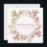 Cartão de Boas Festas Personalizado de Natal<br><div class="desc">Um bonito cartão de nota de férias "boas festas" dentro de uma moldura circular de pinhas,  azevinho,  ramos de pinheiro. Envie um cartão de Natal com um estilo rústico.</div>