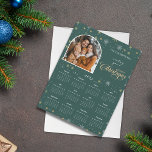 Cartão de Calendário Magnético de Foto em Floco de<br><div class="desc">Calendário de cartões magnéticos com fotografia e saudação de Natal. Apresenta a sua fotografia selecionada juntamente com uma saudação personalizada e o calendário 2025 num fundo de flocos de neve do inverno.</div>