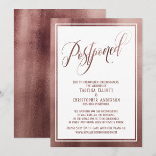 Cartão de Casamento Adiado com Rosa de Script Ele