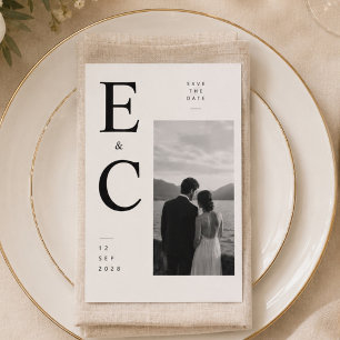 Cartão de Casamento Bold Monogram Save The Date.