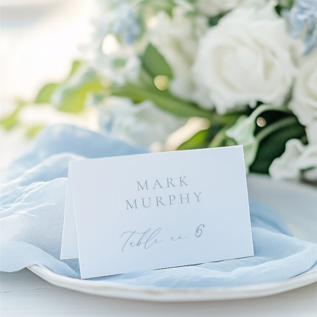 Cartão de Casamento de Caligrafia Azul e Branca (Dusty Blue & White Calligraphy Wedding Place Card)