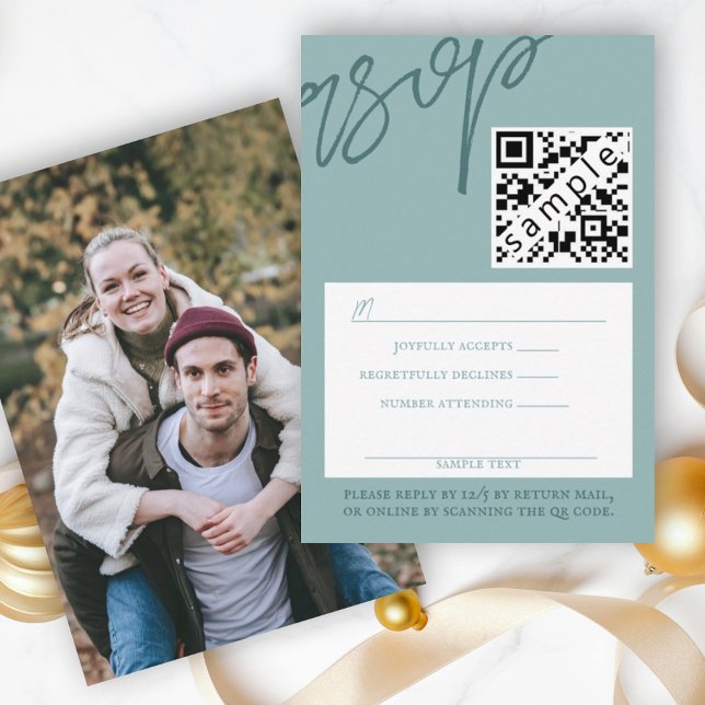Cartão De Conselho Placa RSVP de Casamento Verde de inverno com Códig (simple winter green rsvp response reply enclosure card mint green script calligraphy qr code barcode)