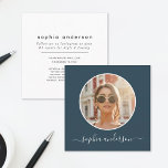 Cartão De Contato Script Moderno Foto Chic Vintage Blue Social Media<br><div class="desc">Moderno e chique, este simples cartão de visita minimalista / cartão de chamada mostra sua foto em um círculo no estilo Instagram, cercado por um pano de fundo azul vintage ao lado do seu nome na caligrafia de script manuscrito. Na parte de trás há muito espaço para os identificadores de...</div>