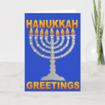 Cartão de CUMPRIMENTOS de HANUKKAH<br><div class="desc">Este cartão de cumprimentos de Hanukkah representa um menorah iluminado de Hanukkah. Suas cores brilhantes deleitarão tudo que recebe este cartão de Chanukah.</div>