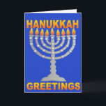 Cartão de CUMPRIMENTOS de HANUKKAH<br><div class="desc">Este cartão de cumprimentos de Hanukkah representa um menorah iluminado de Hanukkah. Suas cores brilhantes deleitarão tudo que recebe este cartão de Chanukah.</div>