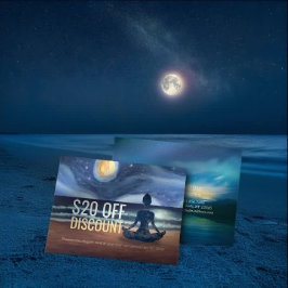 Cartão De Desconto Meditação pacífica de ioga em lua, Sky Ocean Beach