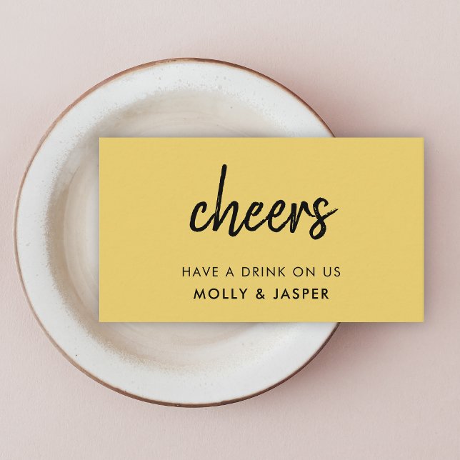 Cartão De Desconto Modern Cheers | Placa de Voucher de Bebida Amarela (Criador carregado)
