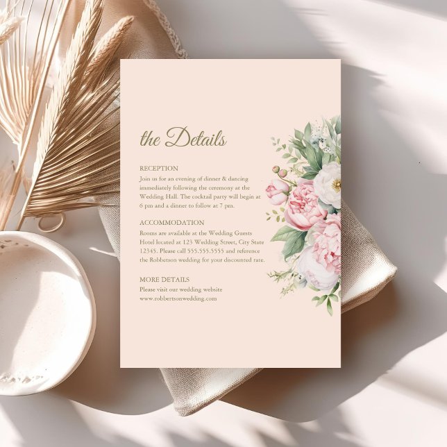 Cartão de Detalhes de Casamento Floral e Pêssego S (Soft Peach and Blush Floral Wedding Details Card on a boho wedding table.)