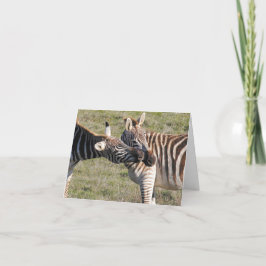 Cartão de dia de os namorados esgueirando um beijo