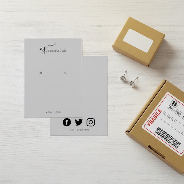 Cartão de exibição de brinco de mídia social monog (Monogramed social media earring display card.)