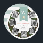 Cartão de Férias Brancas Greenery Wreath Collage<br><div class="desc">Esta simples e elegante carta circular de natal mostra 7 fotos suas em uma coroa verde com um monograma em uma fita verde de menta. O verso apresenta um fundo branco com as tiras verdes da casa da moeda. Personalize para suas necessidades. Você pode encontrar mais produtos correspondentes na minha...</div>