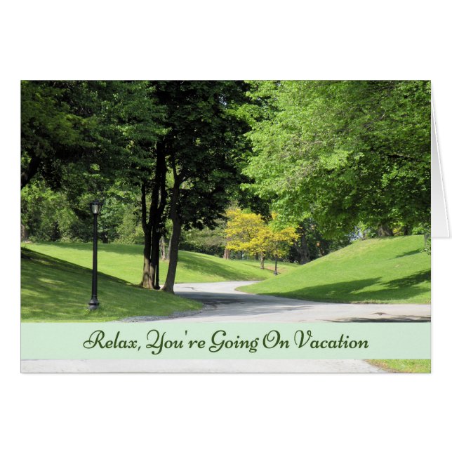 Cartão de Férias com Imagem de Colinas e Árvores (Frente Horizontal)