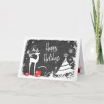 Cartão de Férias Feliz | Faux Chalkboard, Deer<br><div class="desc">Este quadro negro e branco falso falso festivo "Felizes Feriados" de Natal ou Feriado tem um cervo macho com galhadas adoradas com sombra e bagas, presentes vermelhos e brancos com fitas, flocos de neve, estrelas e uma variedade de árvores de Natal em um fundo de quadro com borda de neve....</div>