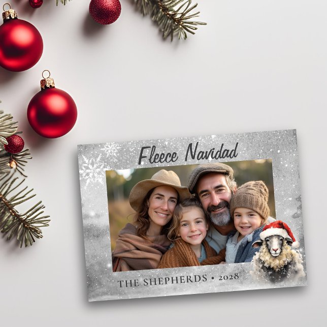 Cartão de Férias Plana de Foto em Ovelha Whimsical (Fleece navidad whimsical holiday photo card.)