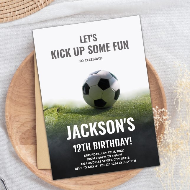 Cartão de Festa Desportiva para Meninos Editáveis  (White Black Soccer Birthday Invitations)