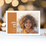 Cartão De Festividades 1 Foto - Mínimo Natal de paz ama terra cotta<br><div class="desc">Caramel e White Xadrez Pattern no verso - Um Cartões de natal simples e minimalista com 1 foto quadrada e caligrafia moderna. Coloque suas fotos em quadrados antes de carregar.</div>