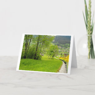 Cartão De Festividades Abaixo no vale suíço de trem