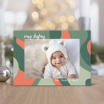 Cartão De Festividades Abstrato de linha orgânica - 1 Photo Jade Coral<br><div class="desc">Uma arte de abstrato orgânica com cores verdes e corais. O design moderno destaca sua foto favorita para a época de Natal. A frente também inclui uma fonte de caligrafia para a saudação e um simples padrão de arte de abstrato no verso. Se precisar mover alguma coisa, clique no botão...</div>