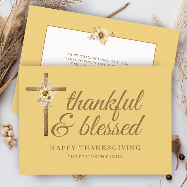 Cartão De Festividades Ação de Graças de Girassol Amarelo (golden religious cross thankful and blessed happy thanksgiving cards with family name and sunflowers)