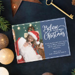 Cartão De Festividades Acredite em mágica de Natal 2 fotos da família azu<br><div class="desc">Cartão de cartões de natal moderno com um dos seus retratos preferidos da família de Natal à esquerda complementado pelas palavras "Acredite na magia do Natal" à direita sobre um fundo azul festivo, personalizável com a sua própria mensagem de saudação. Você pode carregar mais uma foto no verso do cartão....</div>