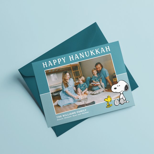 Cartão De Festividades Amendoins | Snoopy e Woodstock Feliz Hanukkah (Card on table)