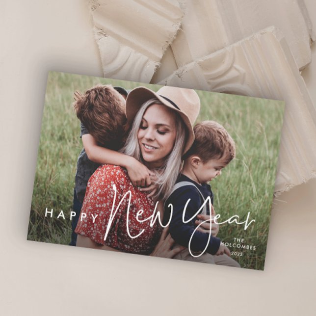 Cartão De Festividades Ano Novo Simples de Foto de Script Moderno (Simple handwritten photo new years holiday card.)