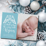 Cartão De Festividades Aproveite o Natal Azul do Menino Elegante<br><div class="desc">Um anjo elegante se senta sobre as letras de Natal de O Santa Noite neste lindo cartão azul de Natal. Uma emoção de esperança, o mundo cansado se regozija. Congratulo-me com este adorável cartão de nascimento religioso com uma caligrafia deslumbrante e com a sua fotografia de recém-nascidos na frente e...</div>