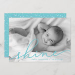 Cartão De Festividades Aqua | Foto de Chanucá com Script Shine<br><div class="desc">Compartilhe cartões de natal com esses cartões com fotos chic Hanukkah apresentando sua foto horizontal ou paisagística favorita de sangria de cheio. "Brilho" aparece como uma cobertura de texto azul-ovo de um brilhante robin em tipografia elegante escrita com letra de mão. Personalize com seus nomes e o ano na base....</div>