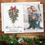 Cartão De Festividades Aquarela Pines Caligrafia Foto de Tinta<br><div class="desc">Pinças de serra aquosa com serigrafia Elegante moderna Caligrafia Aquática Caligrafia Verde de inverno com Enfeites de natal de Arco Borgonha Vermelha,  Pine Cones e Holly Berries Foto Feliz Cartão de Natal</div>