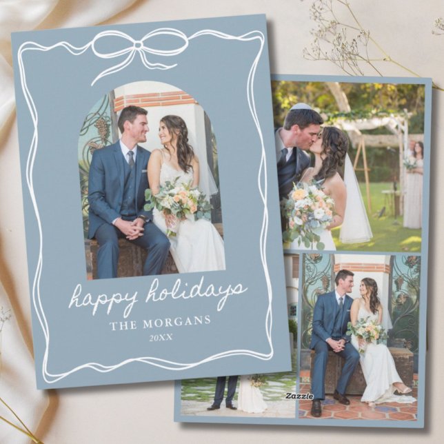 Cartão De Festividades Arco Azul Dusty Feliz Feriados Recem casados Russo (Dusty Blue Bow Happy Holidays Rustic Just Married Holiday Card)