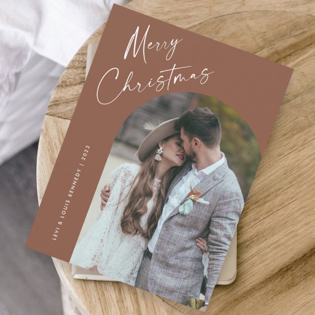 Cartão De Festividades Arco de Natal Boho com Letra Simples (Simple script boho arch photo Christmas holiday card with modern elegant handwritten typography.)