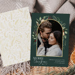 Cartão De Festividades Arco Dourado Moderno Verde Feliz Natal 1 Foto<br><div class="desc">Este design apresenta um arco verde moderno com uma delicada estrutura de ouro brilhante com um contorno de quadro branco com uma fotografia vertical solteiro. Para fazer alterações avançadas, selecione a opção 'Clique para personalizar mais' na seção 'Personalizar este modelo'. Aqui, você pode editar/adicionar caixas de texto, cores e fontes....</div>